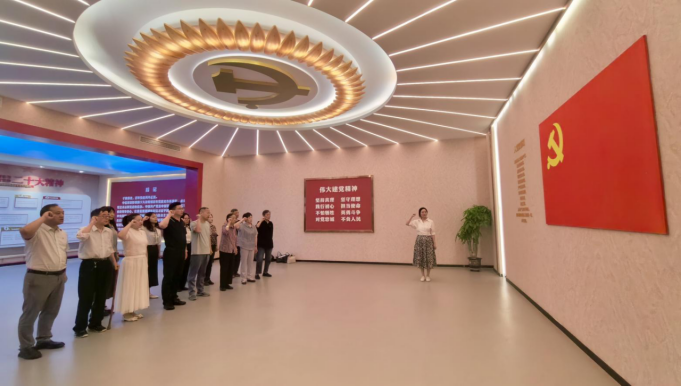 观百年辉煌,悟使命初心,续红色基因——市委外办支部活动走进大冶特钢党史馆530.png